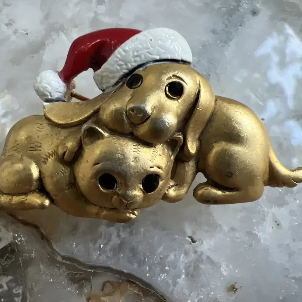 Vintage Danecraft Puppy Kitten Christmas Brooch Cat Dog Santa Hat Gold Tone